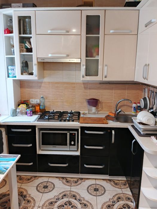 Гарненька 1на кв-ра з гардеробною,меблями,технікою на Шерстянці!!!