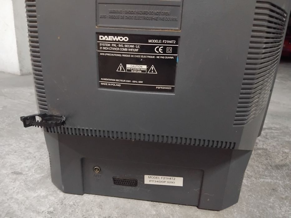 Tv Daewoo com leitor de cassetes VHS