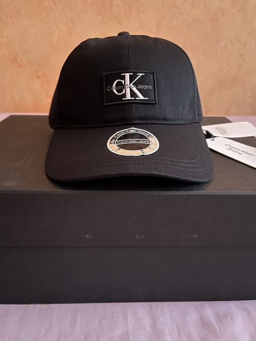 Wyprzedaż czapka męska Calvin Klein Jeans.