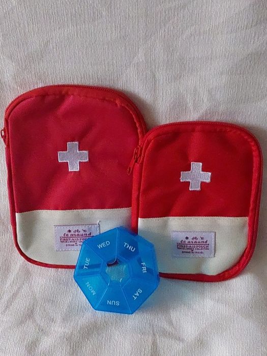 Набір органайзерів-аптечок для медикаментів