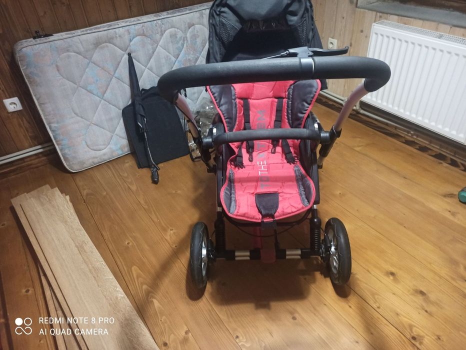 Продам детскую 2-местную коляску.