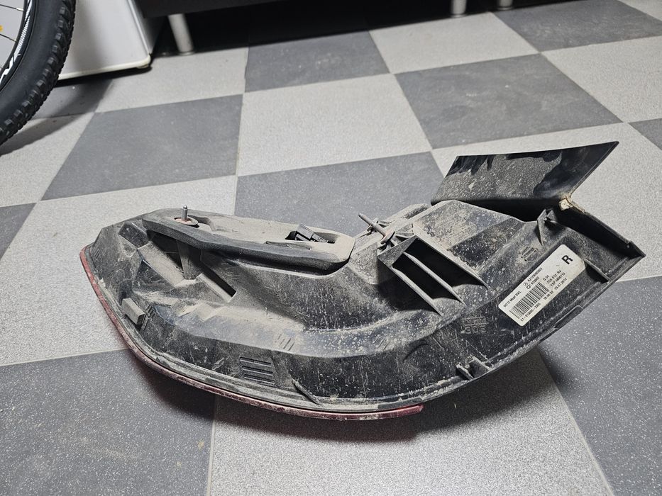 Задній стор правий mercedes 2129060803