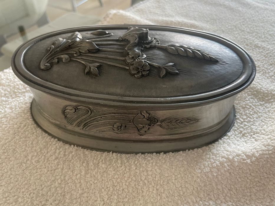 Conjunto de 7 peças decorativas em estanho