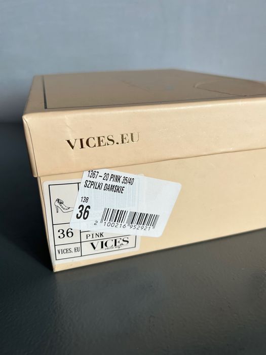 Туфлі на каблуку