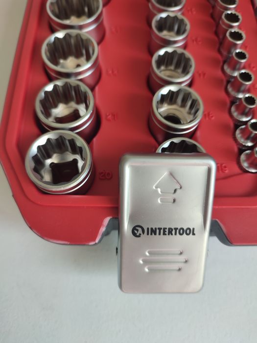 Набір інструментів 1/2" & 1/4" 110 од, 12-гранні  INTERTOOL  ET-9109