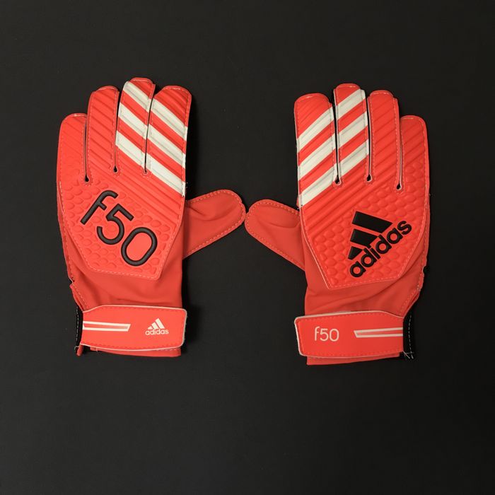 Новые вратарские перчатки