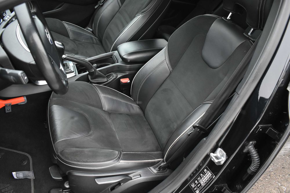 100% BEZWYPADKOWE Volvo V40 D4 - 190KM R-design BiXenon Navi Harmann