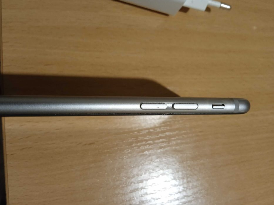 Смартфон iPhone 6s