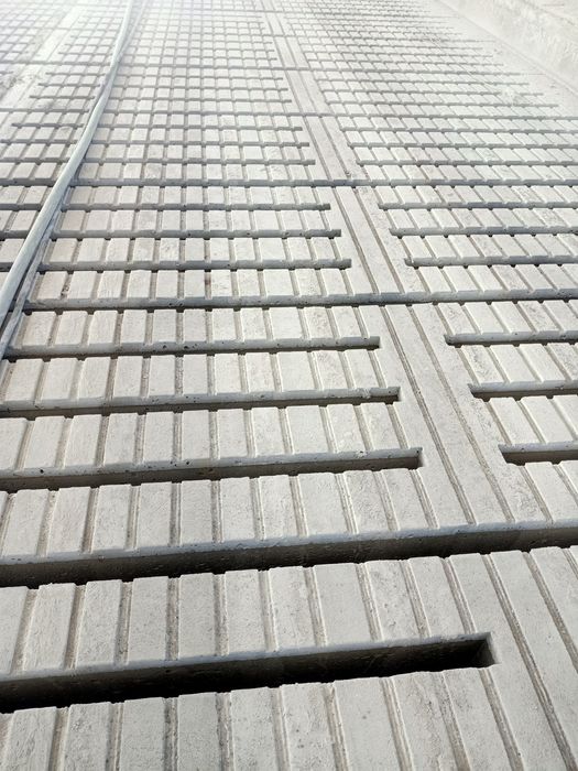 Nacinanie rusztów posadzek  betonowych w oborach.