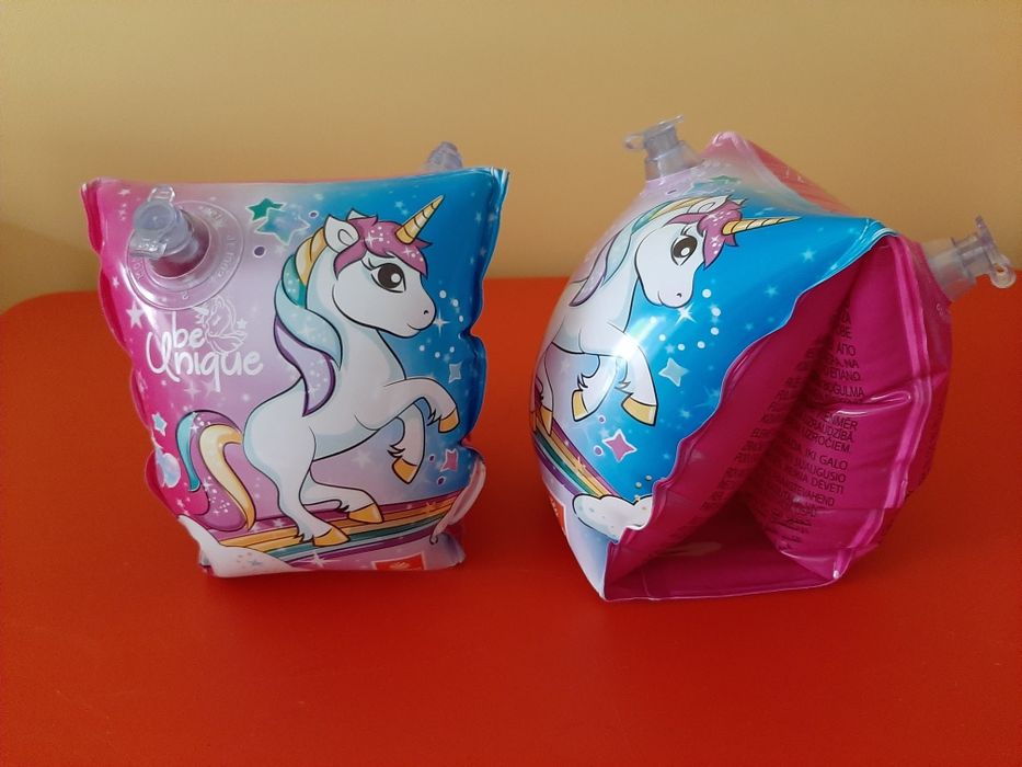 Conjunto Boia Unicornio + abraçadeiras 3 a 6 anos