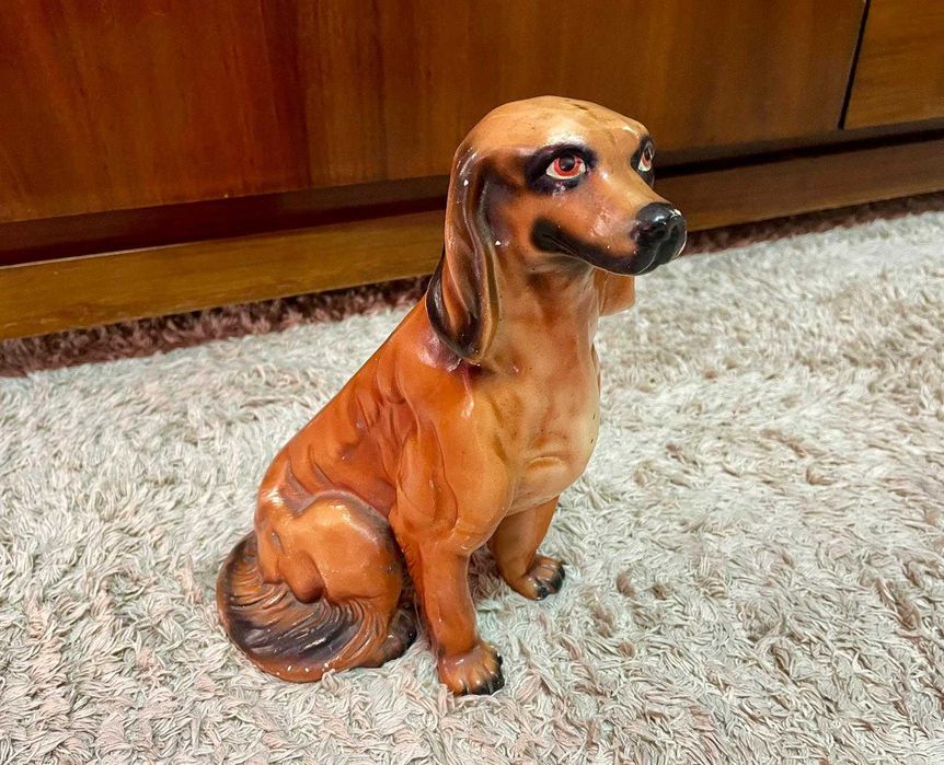 Cães de loiça, antigos, em cerâmica, porcelana e outros