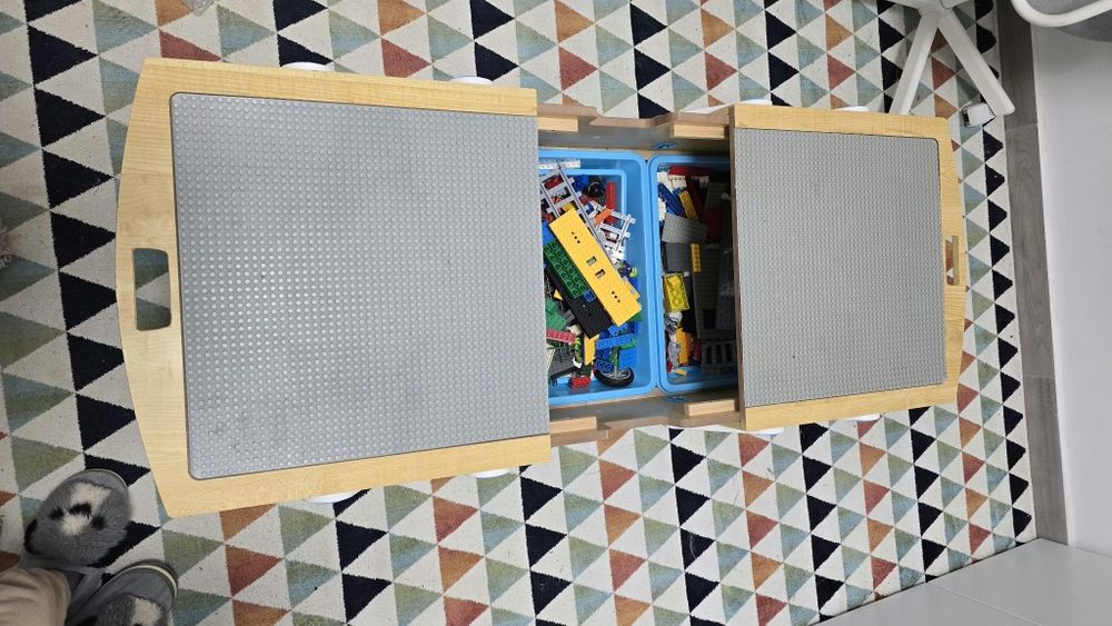 Mesa de madeira para lego da KidKraft