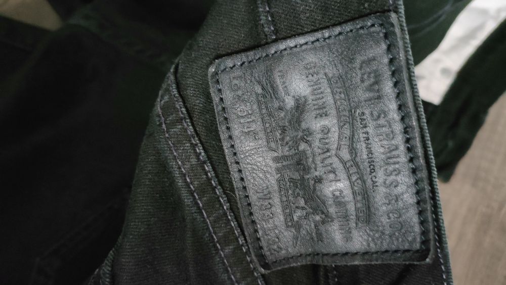 klasyczne ,proste ,czarne spodnie LEVI'S 514 33/32