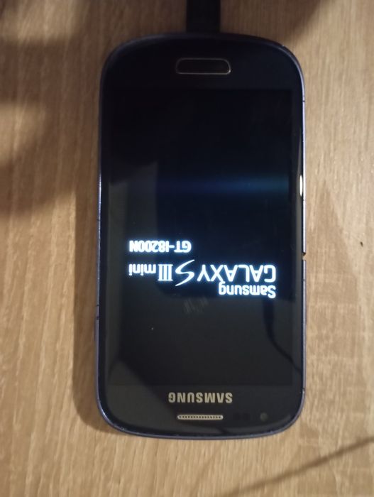 Samsung Galaxy S-III mini GT-18200N