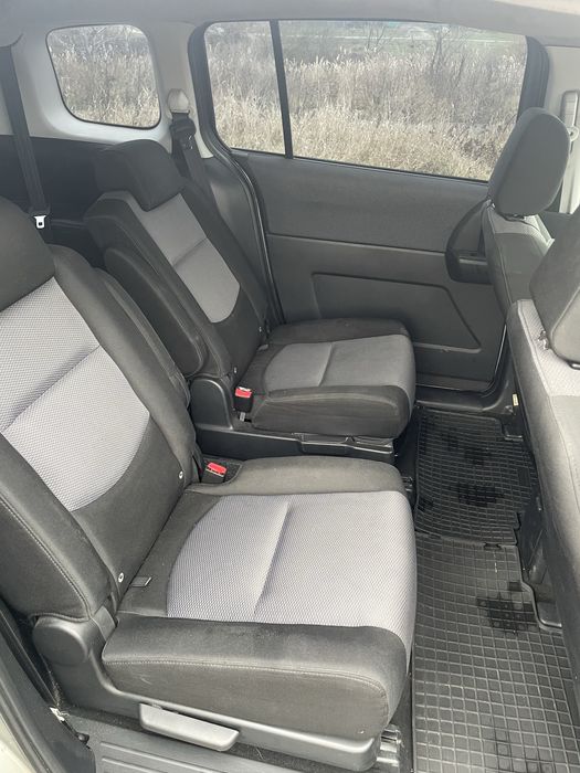 Продаю Мазда 5 (2006) на газу