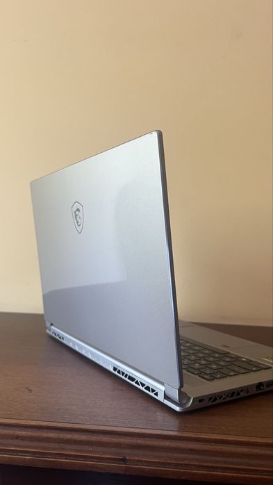 MSI Creator i9 / RTX 2070 8GB / 32GB RAM / 4K - Workstation Profissional