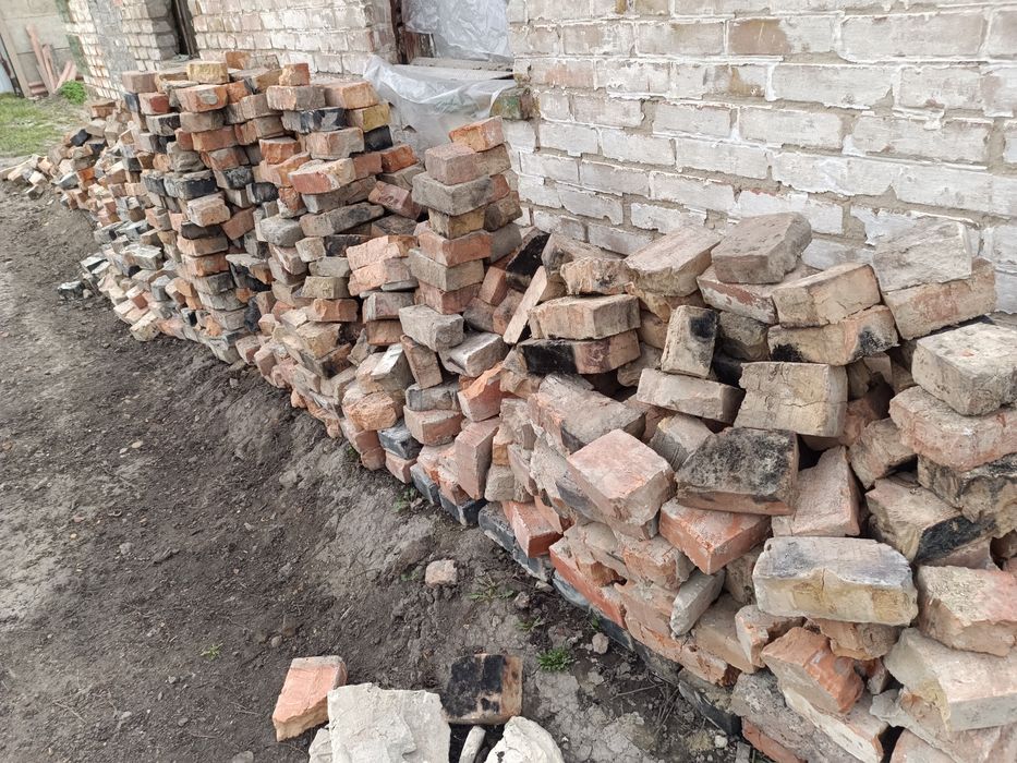Половинки кирпича, четвертинки, бой.
