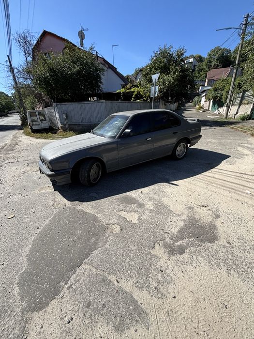 Продам  BMW 520I