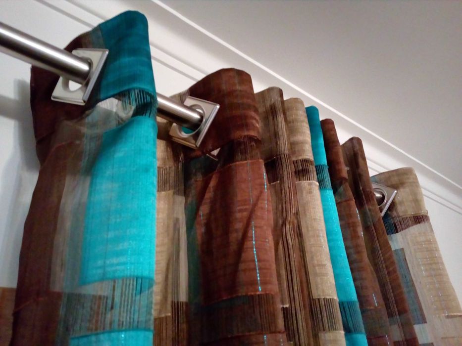 Cortinado castanho e azul para quarto