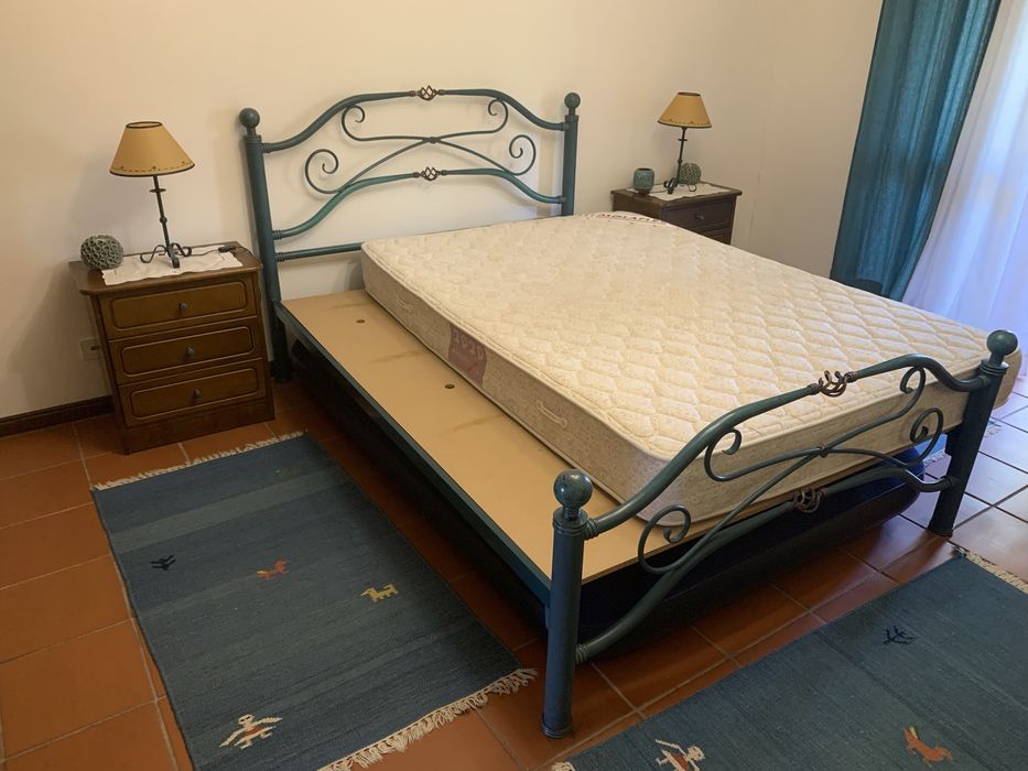 Mobilia completa quarto casal + colchão + candeeiros + cortinados