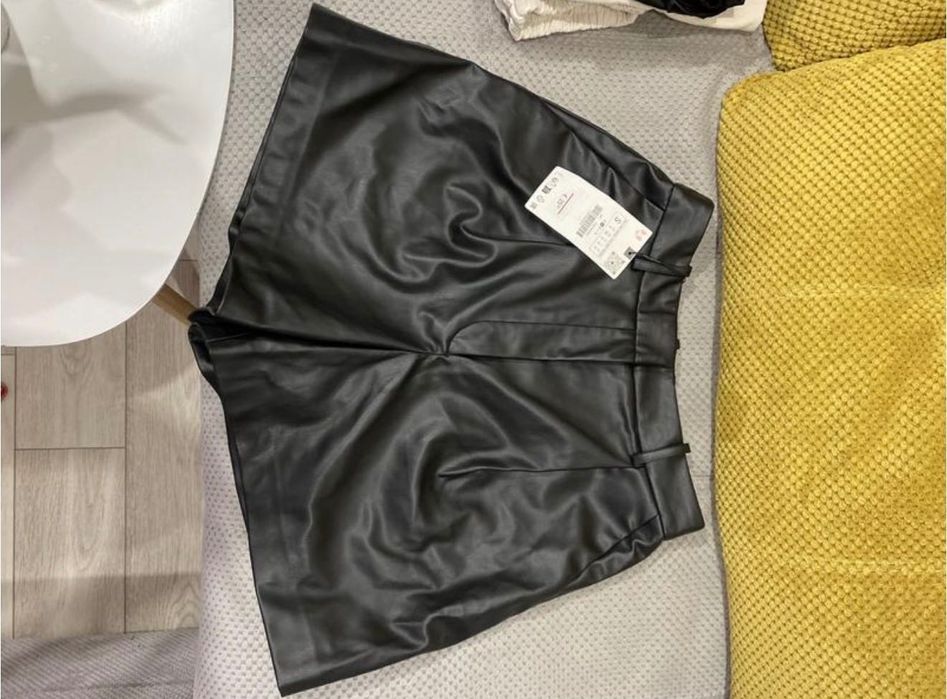 Шорти zara з екошкіри