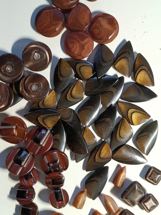 Wyprzedaż guzików z likwidacji sklepu pasmanteryjnego