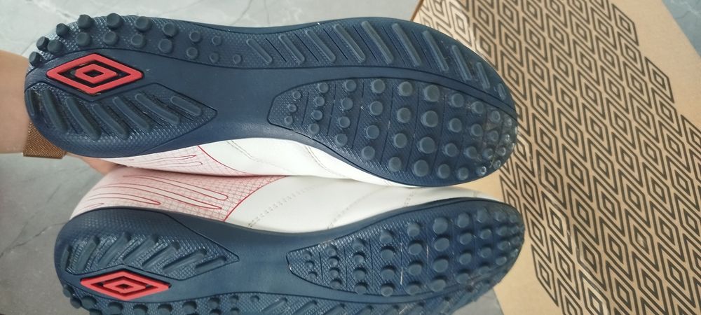 Halówki męskie młodzieżowe Umbro 41 białe