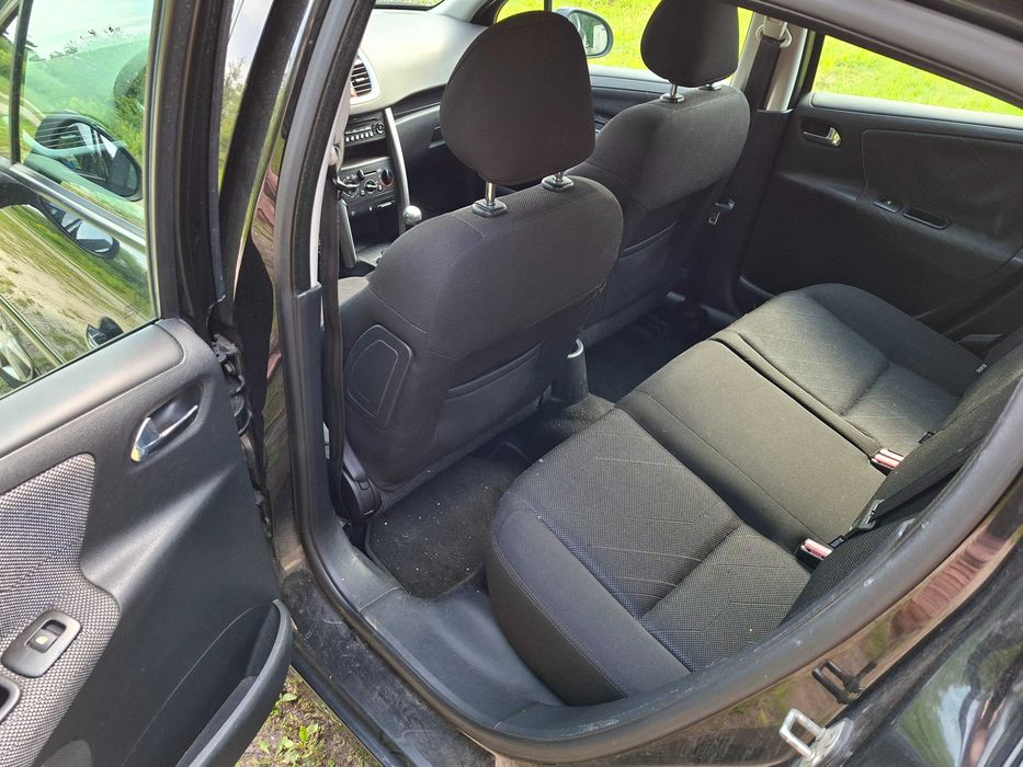 Sprzedam Peugeot 207 - czarny, klimatyzacja, benzyna