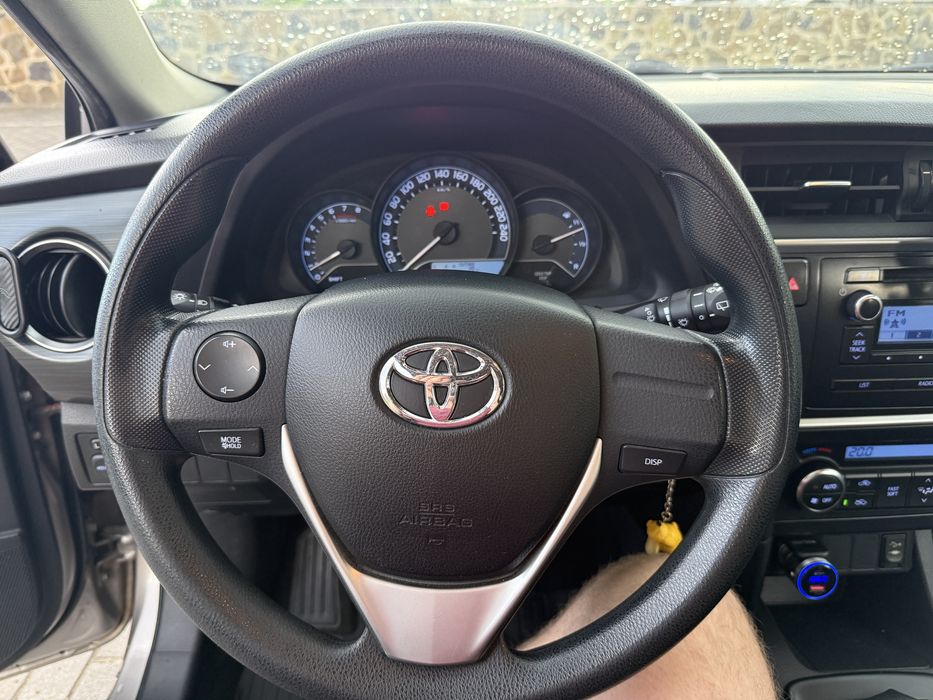 Toyota Auris 2013 хечбек БЕНЗИН 1.3