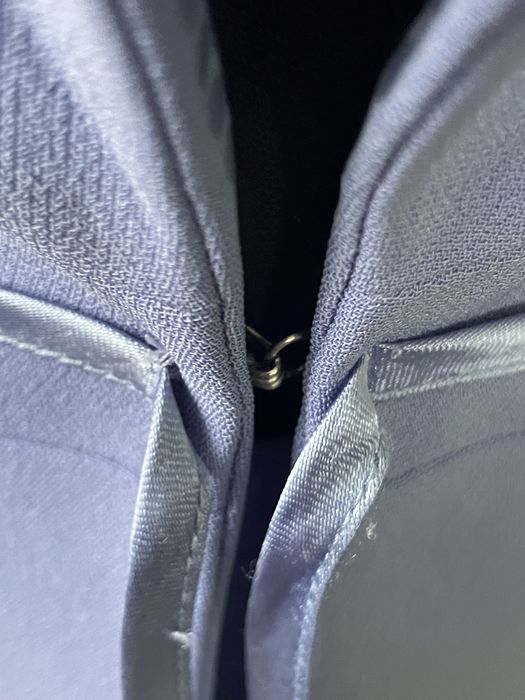 Жіночий офіційно-діловий костюм