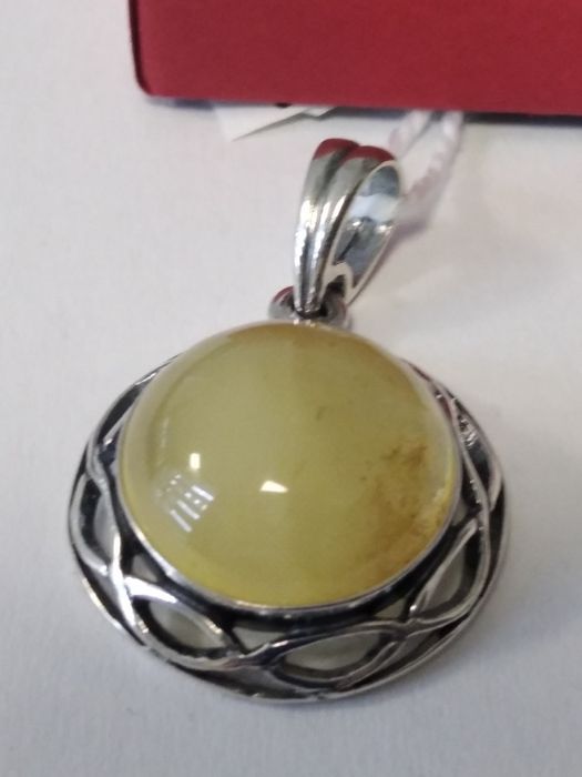 Srebrny wisiorek z mlecznym bursztynem srebro 925