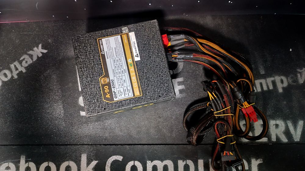 Блок живлення топовий CHIEFTEC 650C/700/750 80 PLUS Gold ідеал
