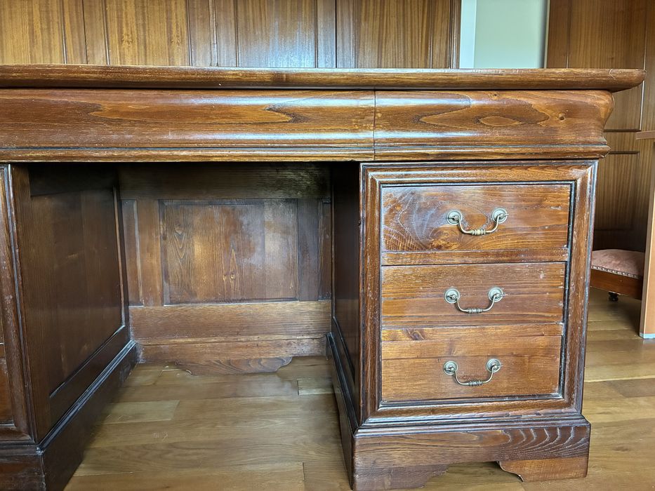 Vende-se secretária vintage em madeira maciça