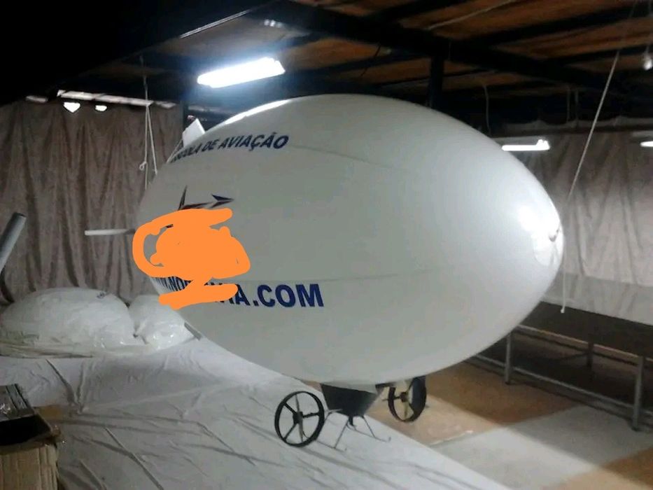 Dirigível radio controlado.422806985617582081