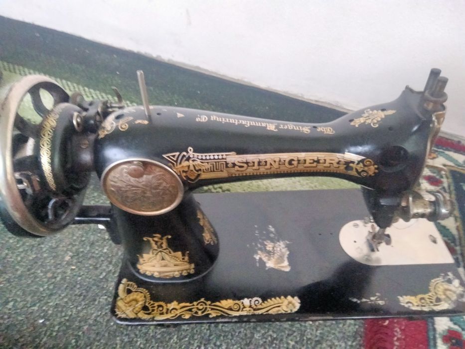 Швейна машинка та запчастини