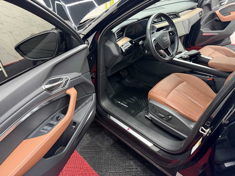 8
Audi Q8 e-tron 2023