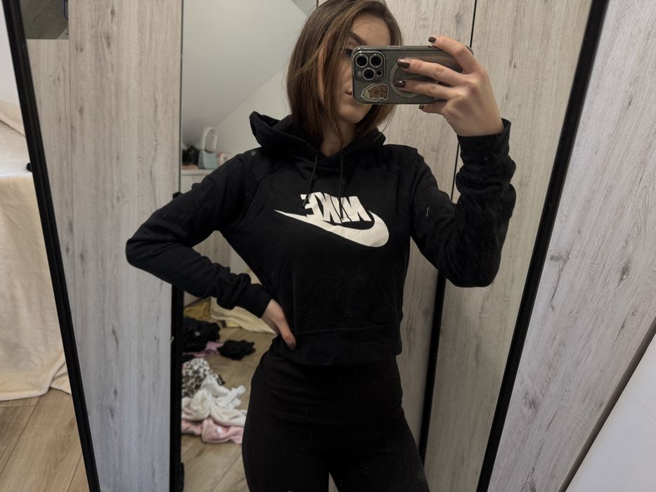 Bluza krótka czarna Nike jak nowa