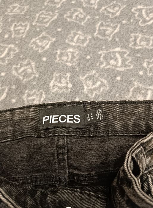 Чорна джинсова спідниця