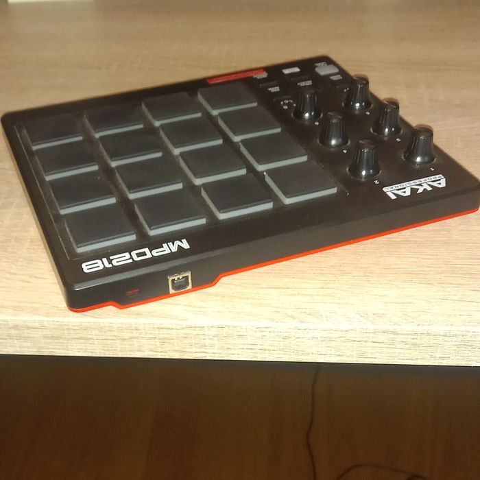 Akai MPD218 | MIDI Controller