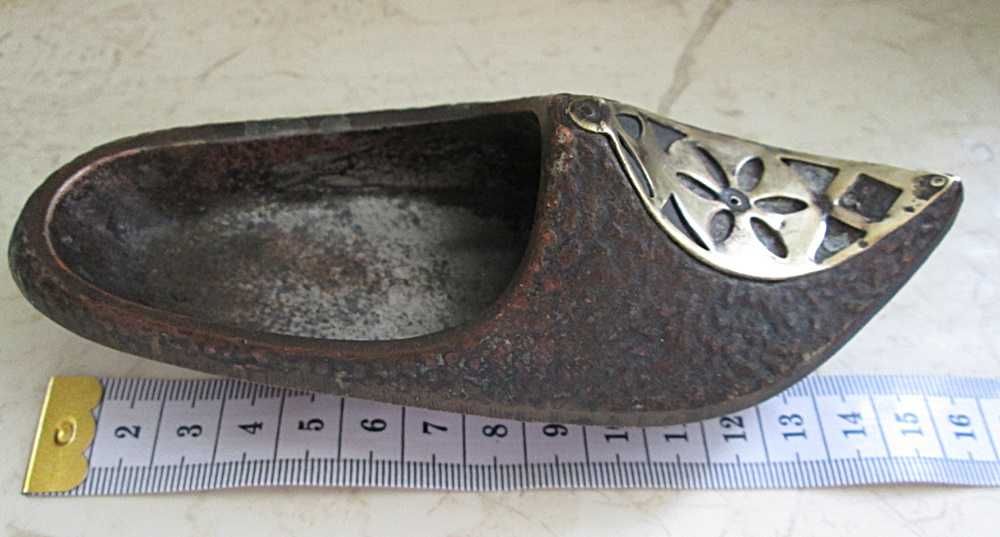 Пепельница  из ссср.Башмак Аладдина.Литье. Шпитар.