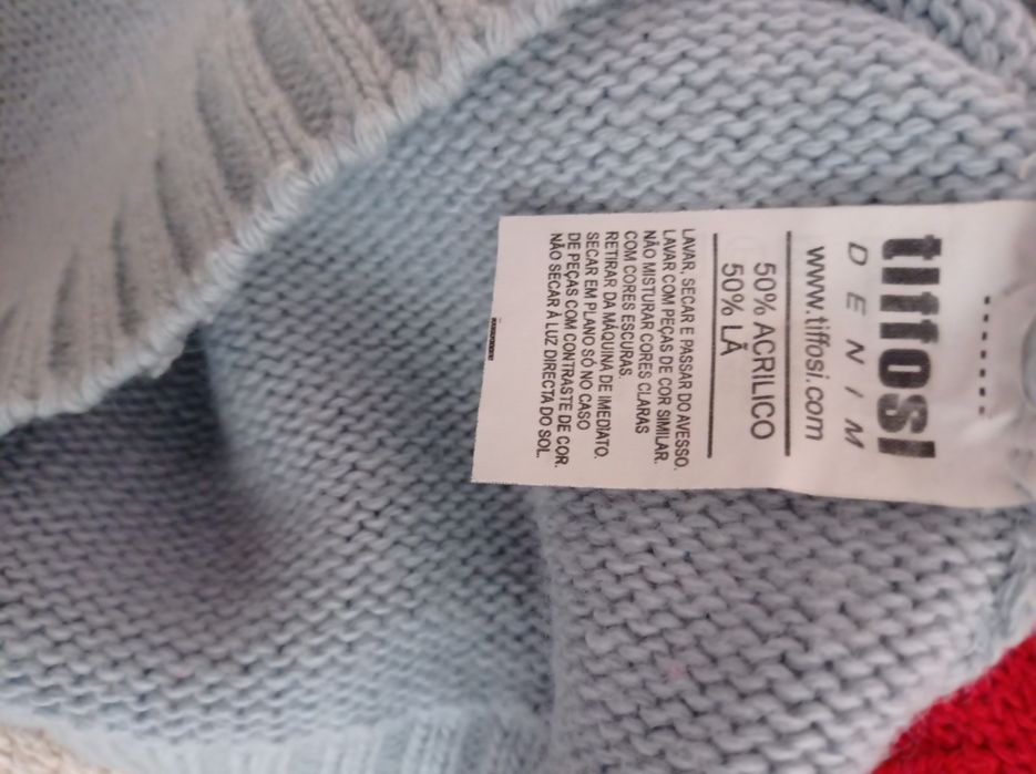 Colete de malha azul marca Tiffosi, menino 5 anos de idade