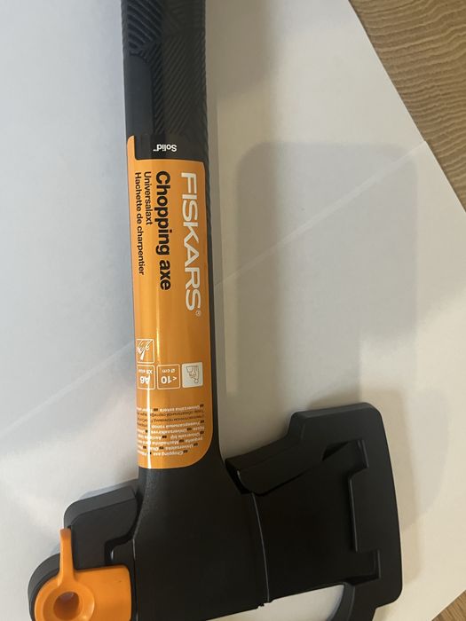 Сокира-колун Fiskars Solid A6 XS