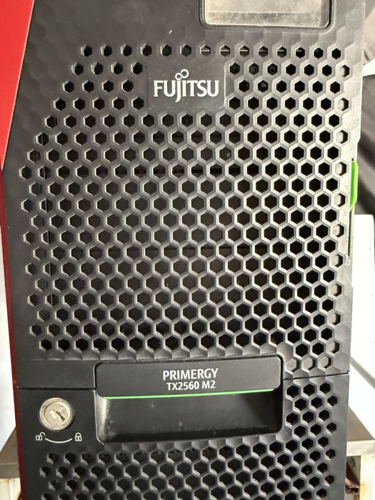 Servidor Fujitsu PRIMERGY TX2560 M2