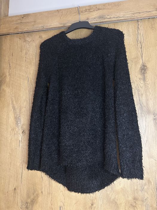 Sweter z dłuższym tyłem