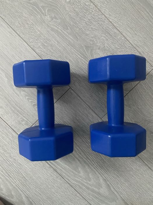 Гантелі по 3 кг кожна, пластикові, цільні