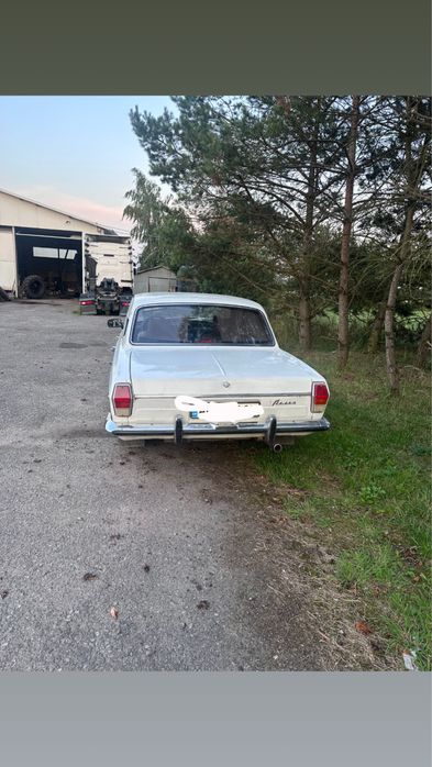 Wołga GAZ-24 – klasyk PRL, biały