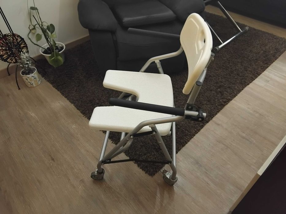 Cadeira de duche para portadores se mobilidade reduzida