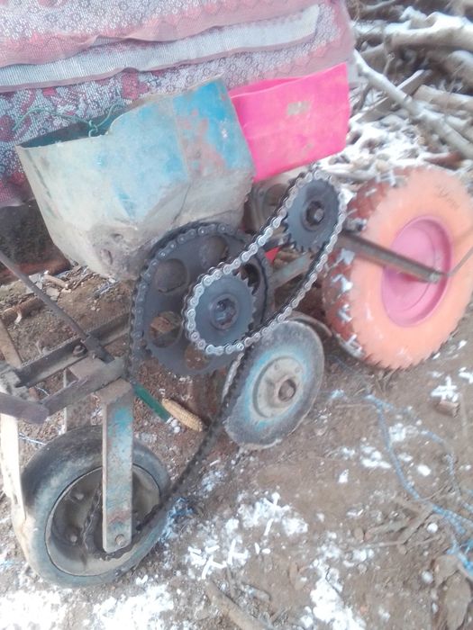 Продам   однорядні   катки  і  бритви   сівалка ручна  універсальна