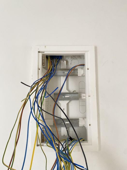Eletricista credenciado pela DGE 24 horas