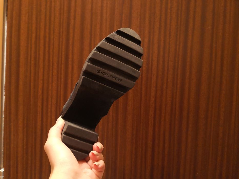 Buty czarne na słupku obcas